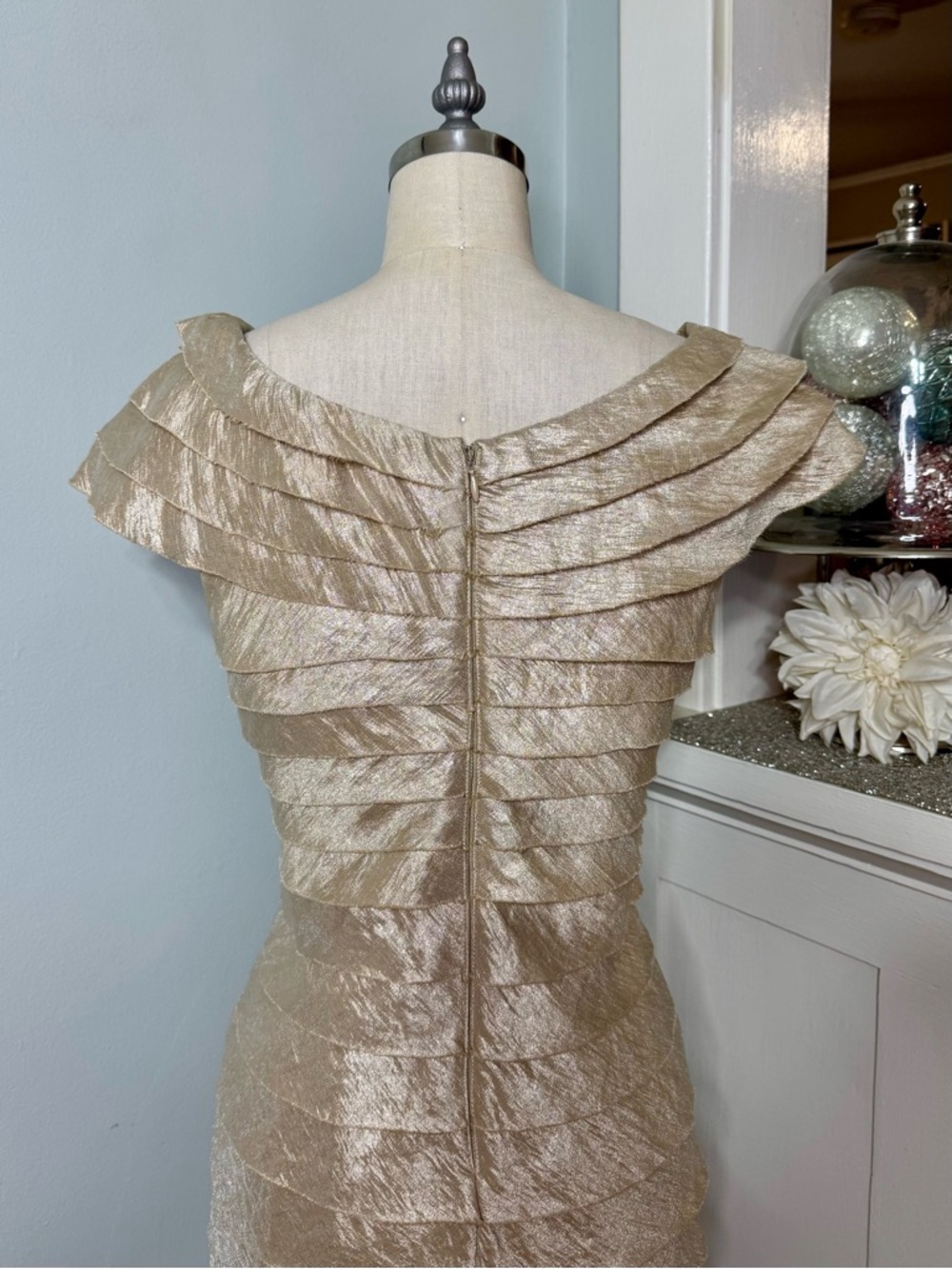 London Times Gold Satin Shutter Pleat Tiered Cocktail Party Dress Size 6 - Picture 6 of 11